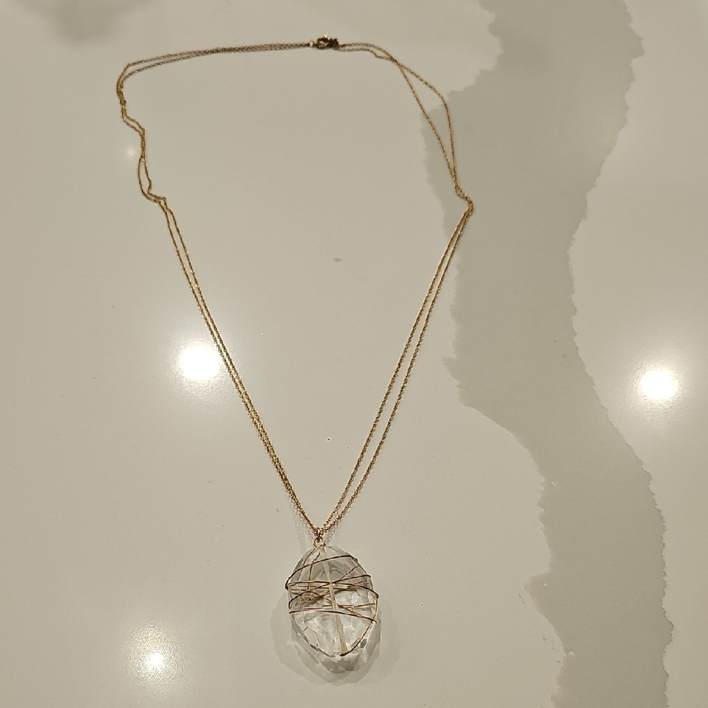 Elegant Gold Wire-Wrapped Crystal Pendant Necklace
